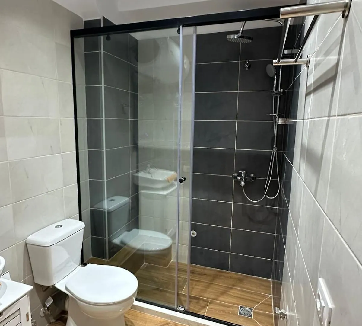 סרנדה Sissy & Bros Apartments