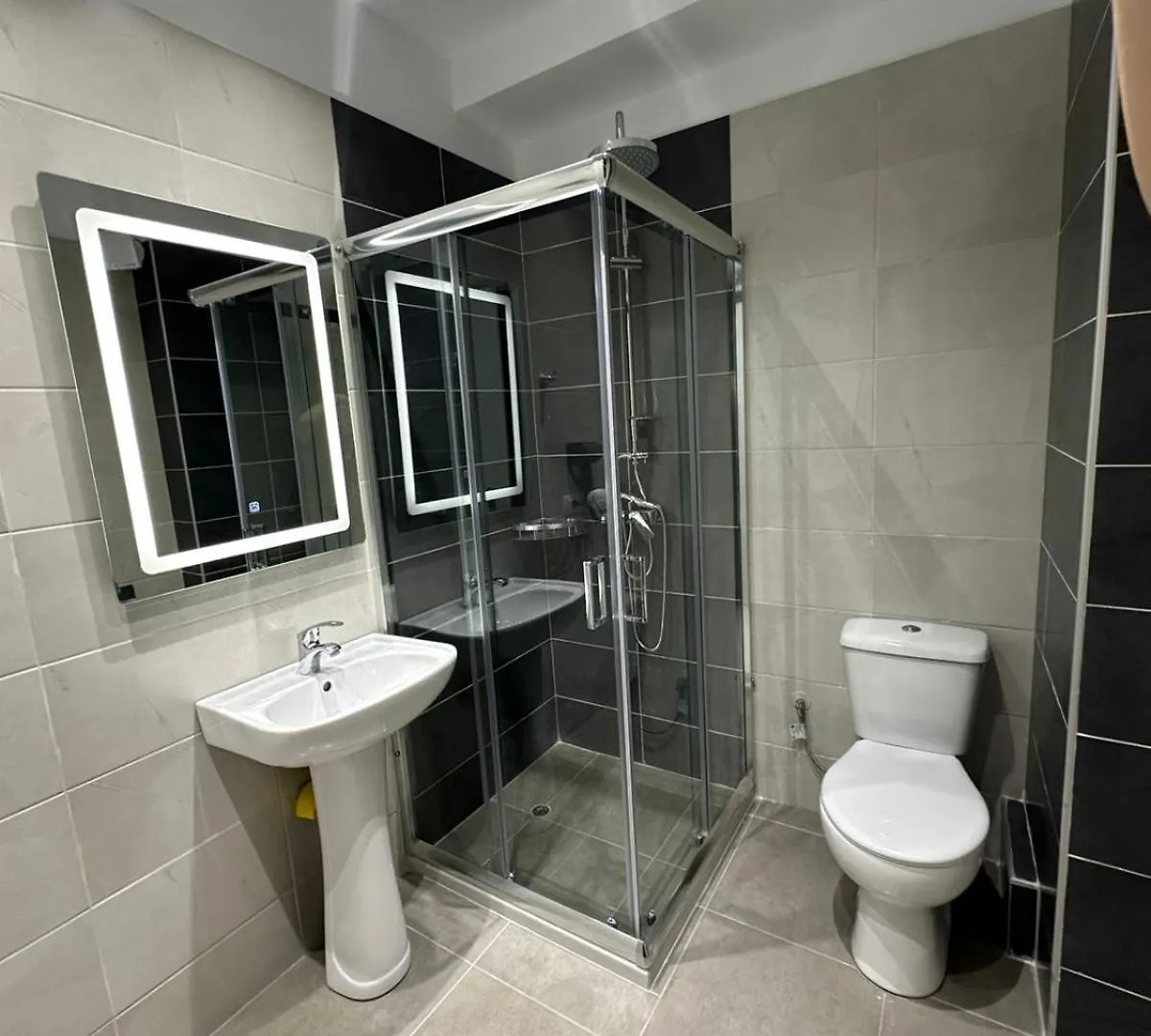 סרנדה Sissy & Bros Apartments